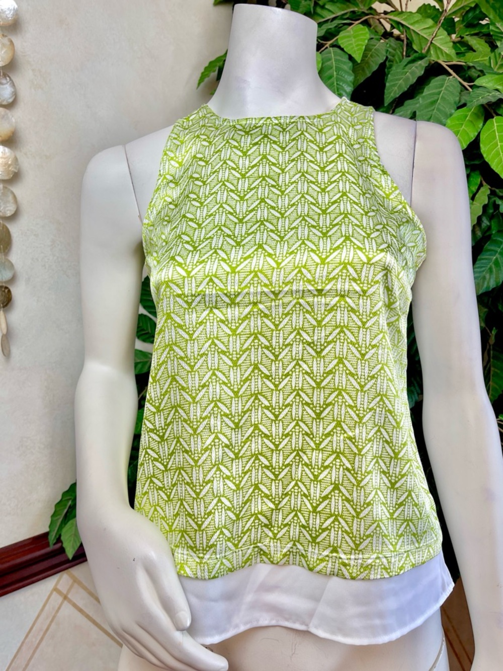 THE LIMITED GREEN LEAF DESIGN SLEEVELESS KEYHOLE BACK TOP